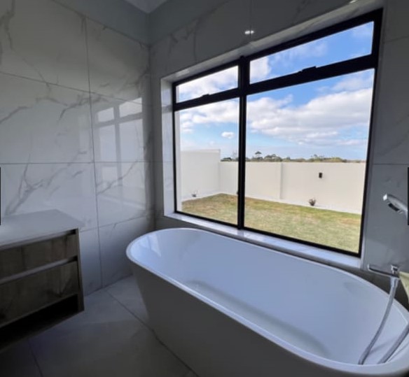 4 Bedroom Property for Sale in Fountains Estate Eastern Cape